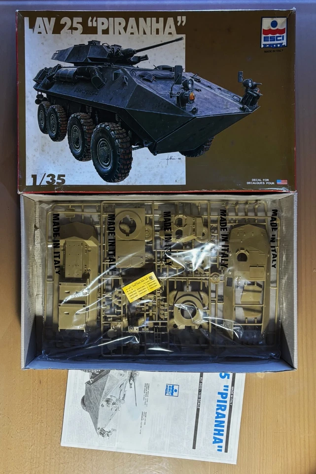 ESCI 5033 - LAV 25 "PIRANHA" - 1/35 PLASTIC KIT - Immagine 1 di 1