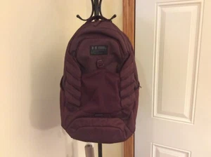 Mochila Under Armour Hudson Color Borgoña Como Nueva - Imagen 1 de 12