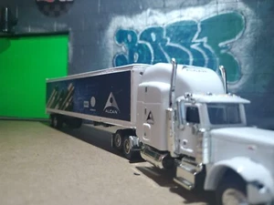 1/64 peterbilt 379 Coventional Semitruck Liberty Classics - Picture 1 of 5