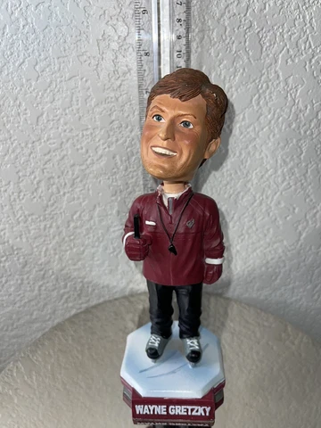 Wayne Gretzky Bobblehead  Arizona Coyotes Coach 2006 Cover