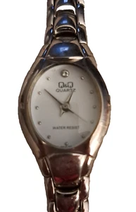 Q & Q Women's 7.5" Silvertone Watch New Battery - Picture 1 of 4