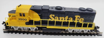 Life-Like N scale 3500 Santa Fe 7843 GP-38 Diesel Engine Locomotive - Image 1 of 4