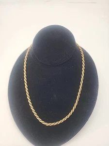 "Collar de cadena de cuerda retorcida negra y tono dorado Trifari firmado de colección 18""" - Imagen 1 de 4