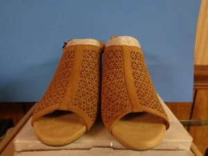 Croft and Barrow Ladies slingbacks with Ortholite eco insoles, 8 M, Blythe Tan - Picture 1 of 6