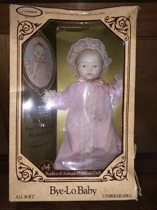 Muñeca bebé Bye Lo década de 1970 Horsman #4305 vinilo raro 13"" caja original réplica suave - Imagen 1 de 8