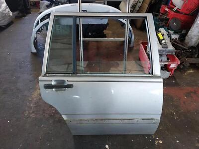 PUERTA TRASERA DERECHA VOLVO 740 760 ESTATE OFFSIDE DRIVERS METALIZADA PLATEADA - Imagen 1 de 4