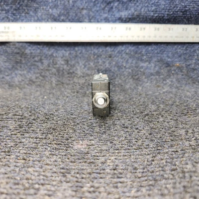 W31X2M1G7.5 | Tyco Electronics Serie W31 | Disyuntor - 7.5 Amperios Foto 1 de 4