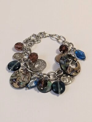 Pulsera Lia Sophia tono plata. Cuentas acrílicas de abulón y facetadas 6 3/4" Foto 1 de 4