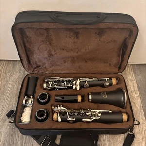 EAST ROCK BEGINNER AND STUDENT CLARINET  - Picture 1 of 6