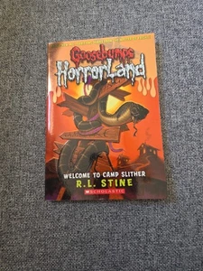 Goosebumps HORRORLAND #9 Welcome to Camp Slither 2009 R.L. Stine HORROR LAND - Foto 1 di 8