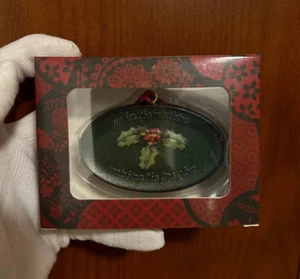 Ornament Taylor Swift Under The Mistletoe Watching The Fire Official Merch Glow - Bild 1 von 4