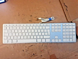 Genuine Apple Extended Keyboard USB Wired UK QWERTY Numerical Keypad A1243 - Picture 1 of 7
