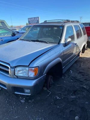 二手右灯总成适合:2001 年日产探路者 12/98 VIN 7 7 号 — 第 1/4 张图片