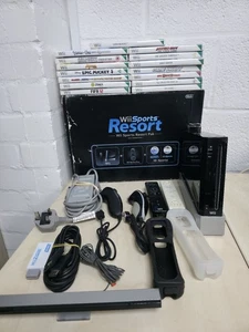 Black Nintendo Wii Console Bundle 15 Games + 2 Controllers HDMI COMPLETE SET UP - Picture 1 of 14