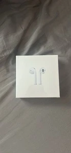 Apple AirPods 1st Generation In-Ear Headsets with Charging Case - White - Photo 1 sur 2