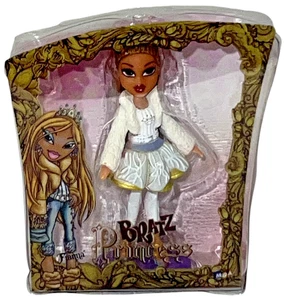 Mini Bratz Series 4 Bratz Princess Fianna Flashback Minis 2” Collectible Doll - Picture 1 of 3