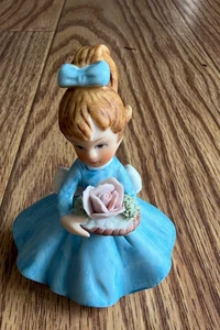 FIGURINA VINTAGE NAPCO FIORE BAMBINA PICCOLA E DOLCE COMPLEANNO VIOLA - Foto 1 di 6