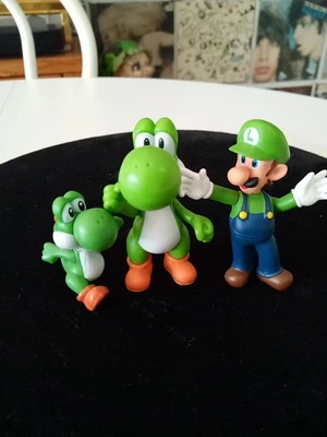 Super Mario Bros. Mini Figure Bundle Yoshi & Luigi 2.5 In Lot of 3 Nintendo - Image 1 of 4