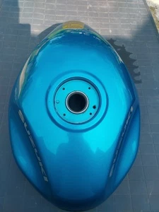 Réservoir  avec peinture d'origine/ Fuel Tank SUZUKI  BANDIT 600 1995-1999. - Photo 1/9