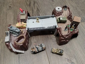 Micro Machines Military Playset Thunder Crossing - Picture 1 of 5