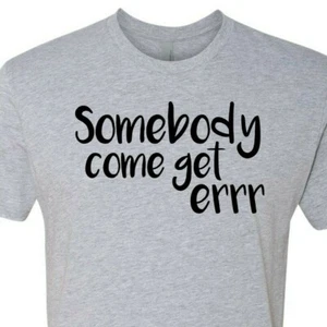 Somebody Come Get Er T-Shirt Funny Viral Internet Song Meme Stripper Unisex Gift - Picture 1 of 6
