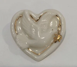 Firmado Lenox Vintage Corazón con Paloma Broche Broche Porcelana Disfraz Joyería - Imagen 1 de 3