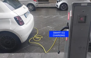 FIAT 500e Europe Charging Cable Type 2/Type 2 (14kW, 20A x 3 phase) Original - Picture 1 of 5