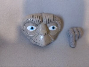 ET the extra terrestrial Garden Or Wall Hanger - Picture 1 of 3