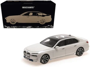 Minichamps BMW i7 White Metallic 1/18 Diecast Model Car 110023200 - Picture 1 of 1