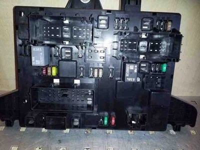 Scatola fusibili Opel Astra J GTC 365927271 1.6 benzina 132kw 2011 26110403 - Immagine 1 di 4