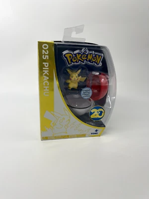Figura Tomy Pokemon 20 Aniversario Pikachu Edición Limitada con Poke Ball Foto 1 de 4