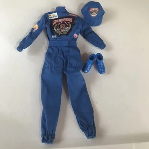 Barbie Puppenkleidung NASCAR Racing Uniform Schuhe Kappe LOT 4 50th Hot Wheels STP - Bild 1 von 8