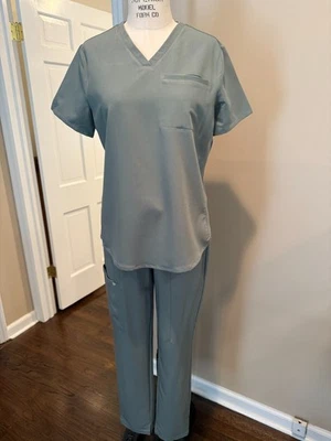 Fabletics Womens Army Green Scrub Set - Small Top, XS Bottom - NWOT - Image 1 of 4