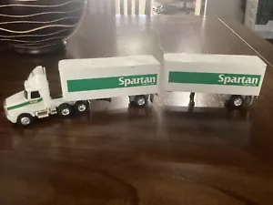 "RARE" Ertl 1:64 Scale White/ GMC Spartan Express Semi w/ Double Pup Trailers - Picture 1 of 4