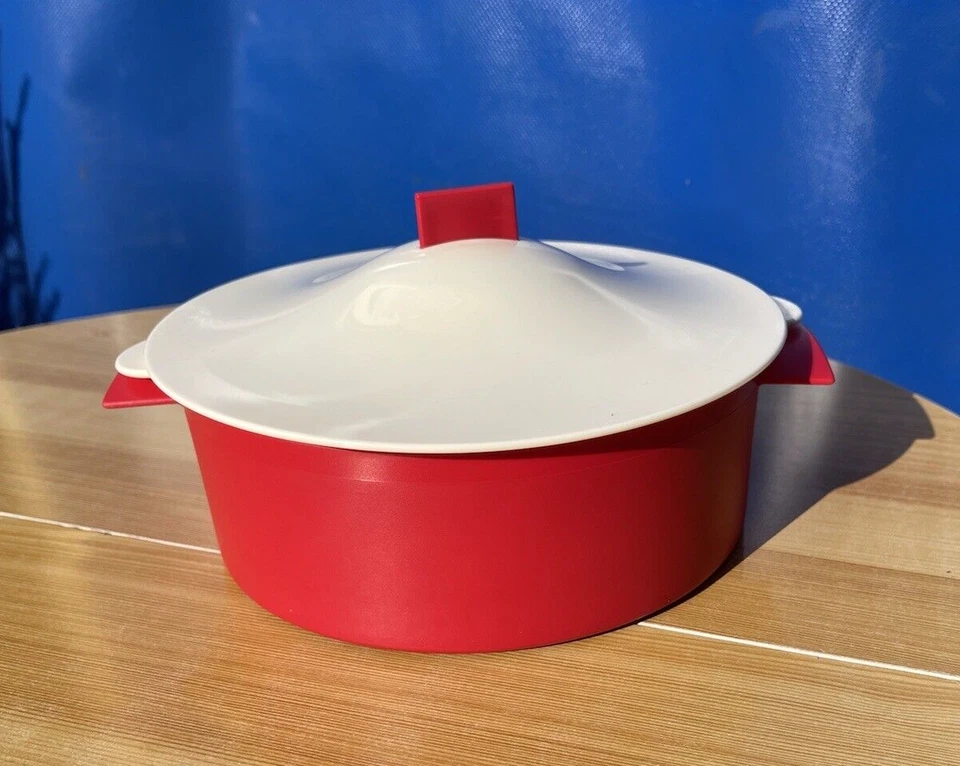 NEW Tupperware Large Tortilla Keeper Green 12cup Storage Container Different New - Image 1 of 1