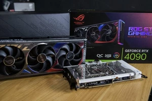 RTX 4090 STRIX OC + EK WB VECTOR 2 White - Zdjęcie 1 z 8