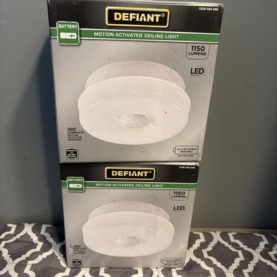Luz de techo 2-Defiant 360 grados de movimiento blanco alimentada por batería de anochecer a amanecer Foto 1 de 4