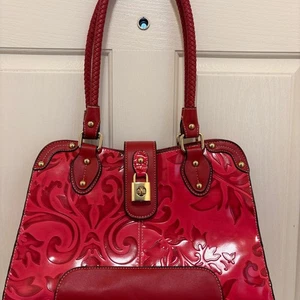 Madi Claire Umhängetasche Handtasche rot geprägtes Echtleder mit Füßen - Bild 1 von 8