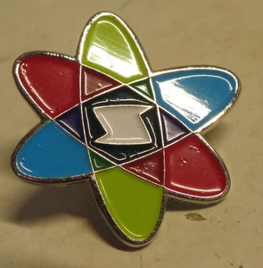 Cravatta cappello spilla bavero atomico atomico intelligenza artificiale intelligenza artificiale nucleare multicolore 1" - Foto 1 di 7