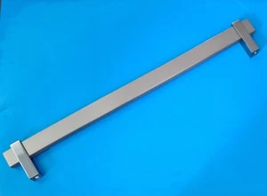 Amerock BP36726BBNBN, centros Mulino 10-1/16", tira de gabinete de barra con tornillos - Imagen 1 de 9