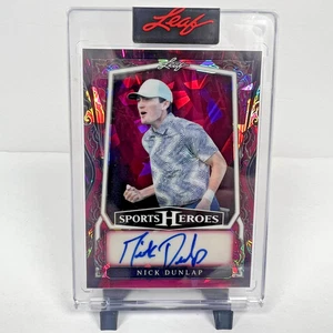 Leaf Sports Heroes Signatures Nick Dunlap 2025 automático cristal rosa/5 PGA Tour ROY - Imagen 1 de 7