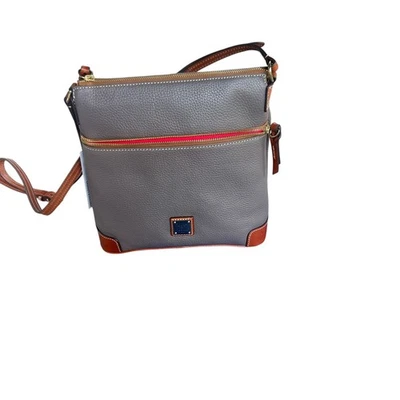 Bolso Bandolera Dooney & Bourke Gris Topo Elefante Guijarro Cuero Cremallera Nuevo con Etiquetas  Foto 1 de 4