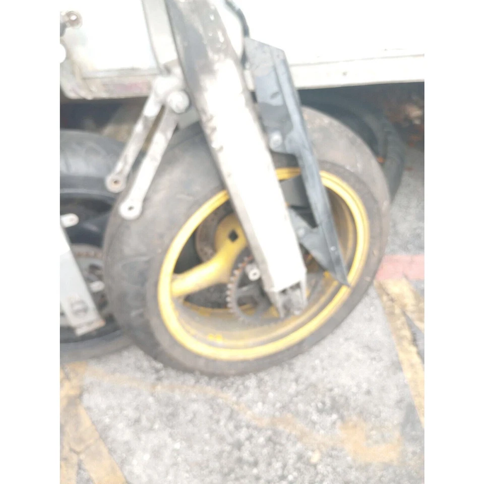 00-02 Rueda trasera Kawasaki Ninja Zx6r con neumático y basculante Zx6 r ZZR 2001 01 2000  Foto 1 de 1