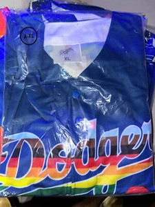 Camiseta Orgullo Los Angeles LA Dodgers SGA 2023 LGBTQIA Azul Arco Iris Talla XL NUEVA - Imagen 1 de 3