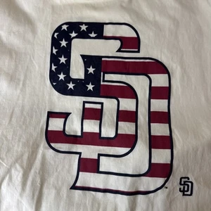 San Diego Padres Nueva Era Hombre’s Extra Grande Patriot Camisa - Imagen 1 de 4