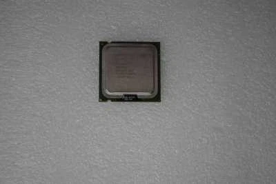 Intel Pentium D Dual Core 820 2.80GHz 800MHz  Socket PLGA775 Processor SL8CP - Image 1 of 2