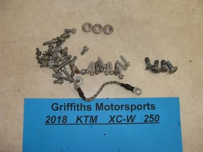 KTM xc-w 250 300 2018 lote de piezas OEM pernos de hardware tornillos de plástico correa de tierra Foto 1 de 4