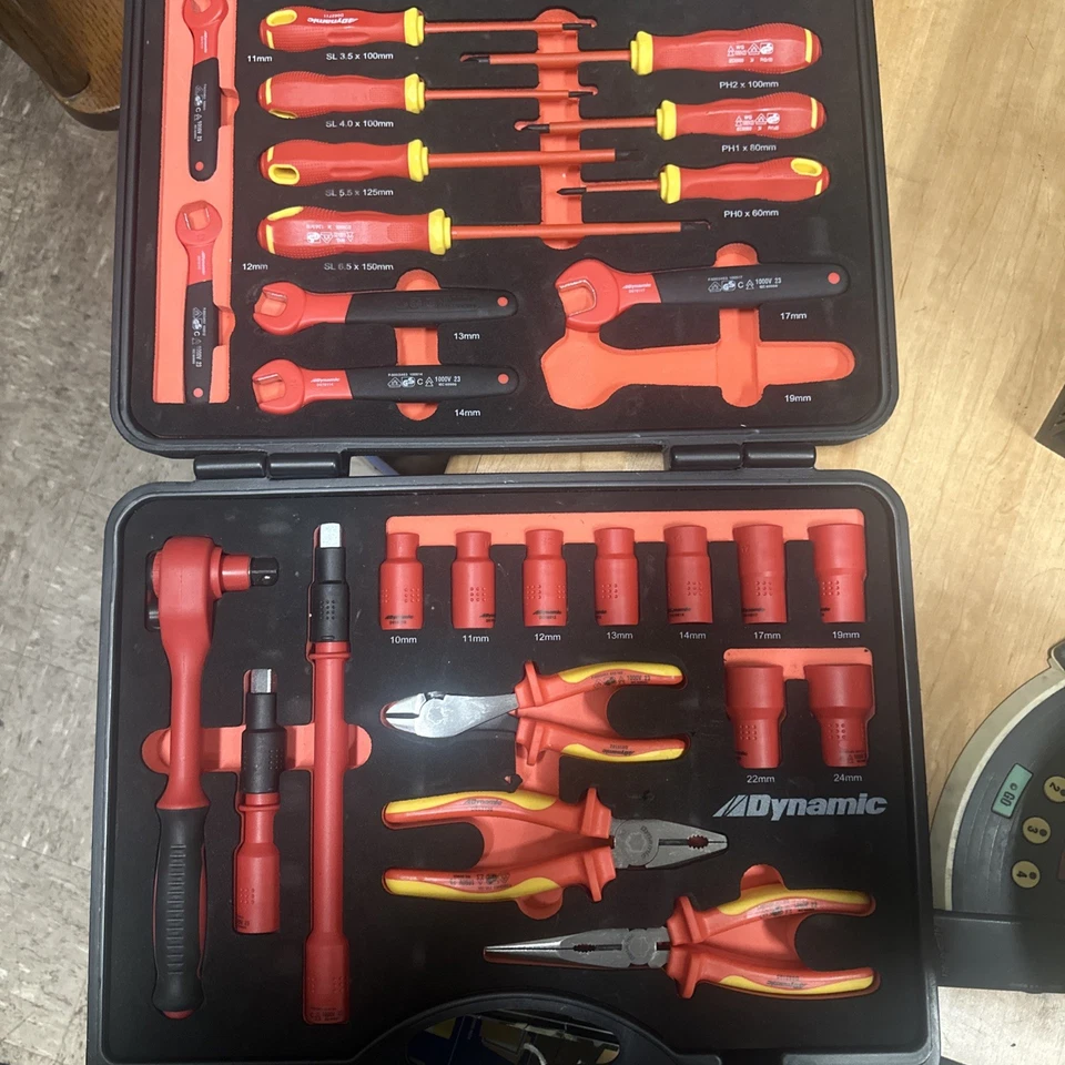 28 Piece Insulated Tool Set, VDE Certified to 1,000V AC, Electrician Tools In... - Image 1 of 1