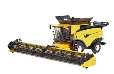 BRITAINS,NEW HOLLAND CR9.90 Combine Harvester - Prestige Collection, 1/32, BR... - Image 1 of 4
