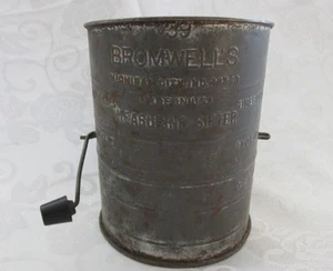 Vintage Blech Bromwell 3 Tassen Mehlsieb #39 mit schwarzem Kunststoffknopf Made in USA - Bild 1 von 6